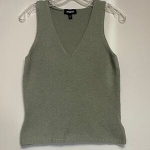 Ladies Express Sage Green V-Neck Sleeveless Top Sz M
